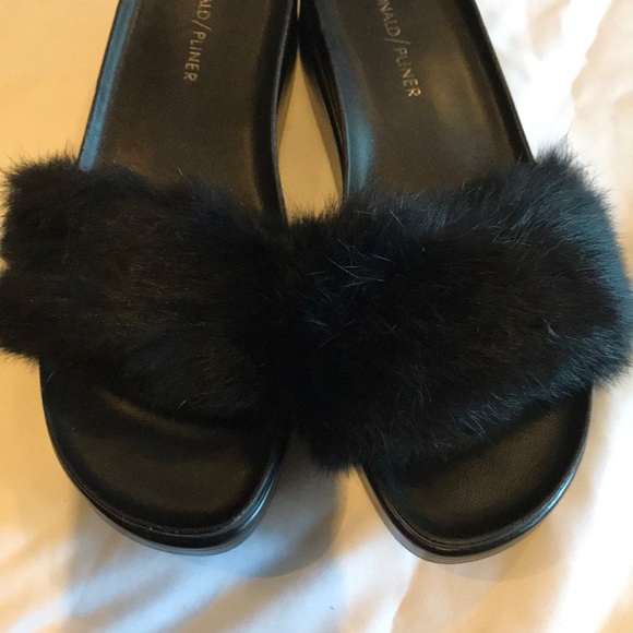 COPY - Donald Pliner Real fur slip on sandal. NWOT - Picture 3 of 5